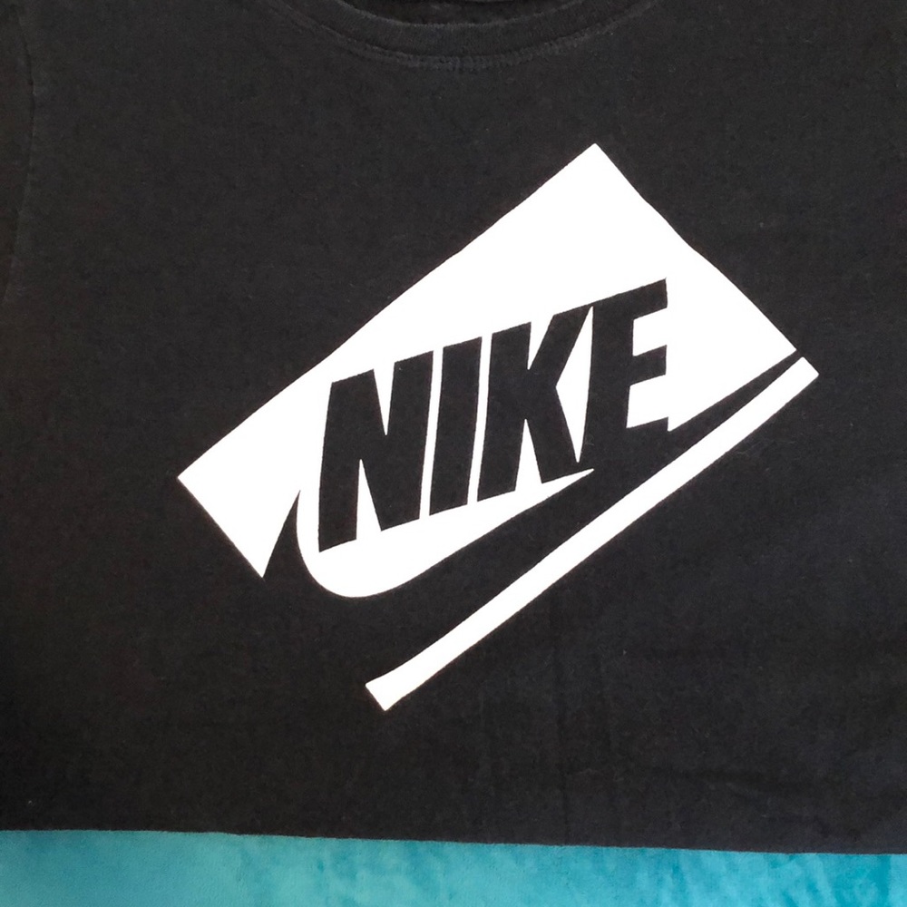 girl shirt sleeve black nike shirt